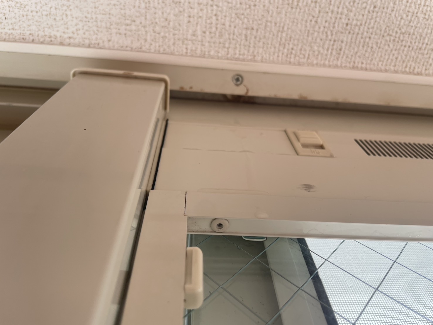 【横浜市旭区・保土ケ谷・瀬谷・緑区の方へ】“袖壁の雨漏り”じゃなかった!? 雨漏り診断士が座間市で特定した1つの入口と4つの出口