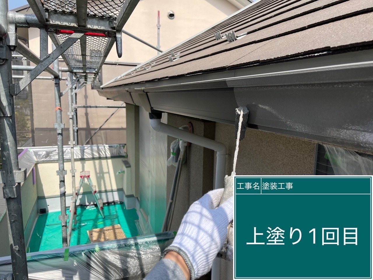 【川崎市麻生区｜屋根外壁塗装 第13回】セミフロンマイルドで雨樋を塗装！軒樋はステンカラー、縦樋はN-90で引き締まった仕上がりに