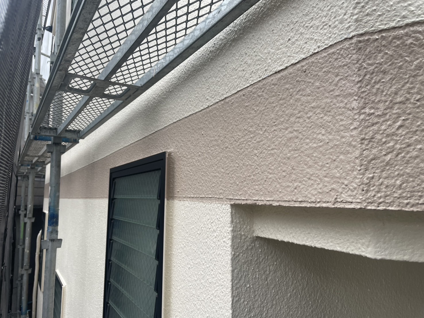 【大田区池上｜屋根重ね葺き＆外壁塗装｜ガルテクト・シェイドブラウン＆デザイン塗装で高耐久リフォーム】