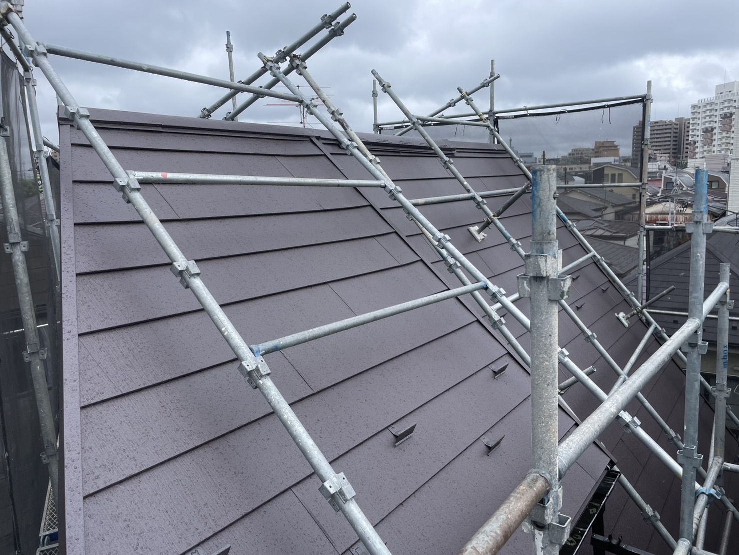 【大田区池上｜屋根重ね葺き＆外壁塗装｜ガルテクト・シェイドブラウン＆デザイン塗装で高耐久リフォーム】