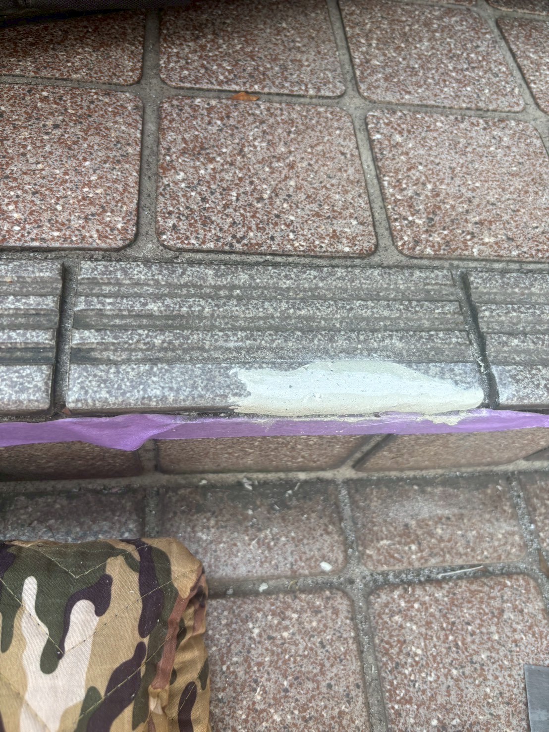 【神奈川区｜階段タイルの欠け補修】同じタイルがなくても職人の手で再現できます！安全性・見た目・耐久性をしっかり両立したタイル補修施工事例