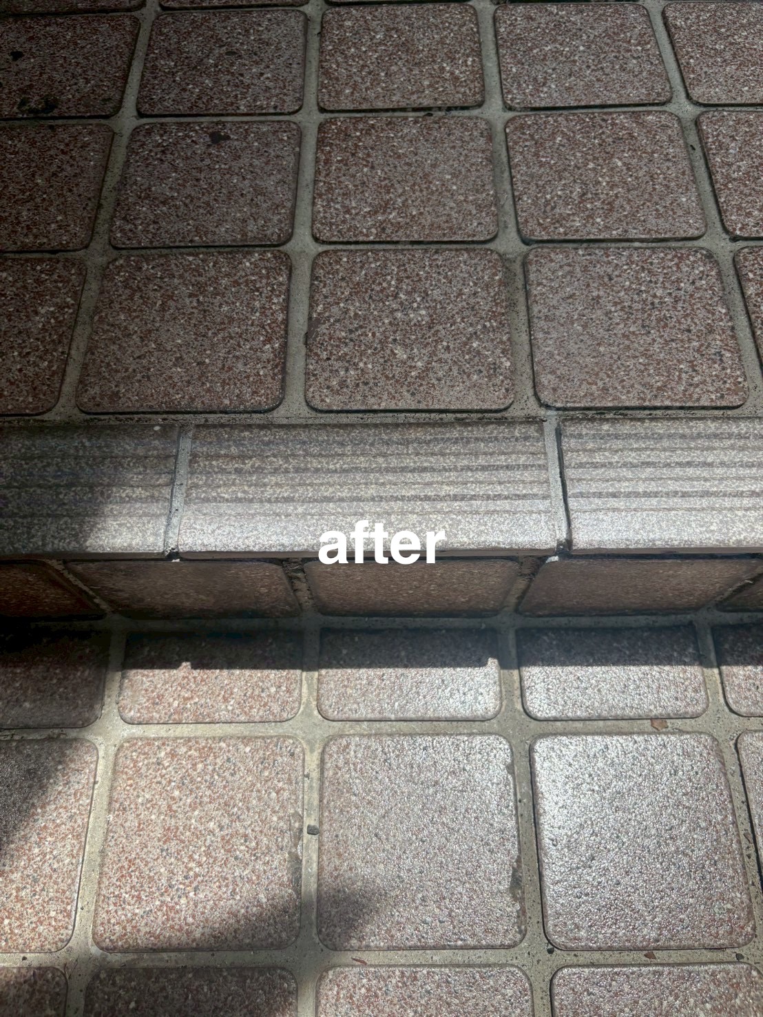 【神奈川区｜階段タイルの欠け補修】同じタイルがなくても職人の手で再現できます！安全性・見た目・耐久性をしっかり両立したタイル補修施工事例