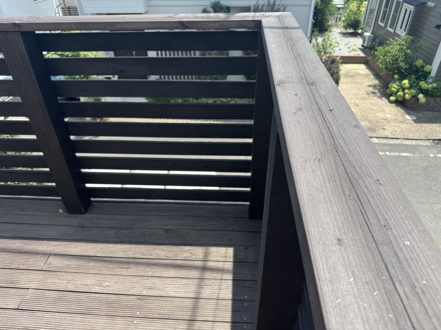 【横浜市青葉区｜外壁塗装から1年点検】ロイヤルシリコン三分艶仕上げの美しさと耐久性を確認！付帯部・ウッドデッキ・雨漏れも含めて全体チェック