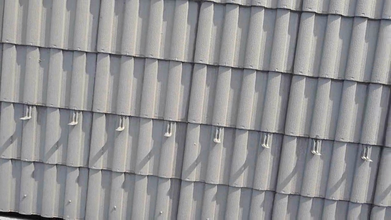 【横浜市神奈川区｜屋根葺き替え完了検査レポート】ブルック瓦からスーパーガルテクトへ！高耐久＆軽量屋根材で安心の仕上がり（シェイドチャコール）