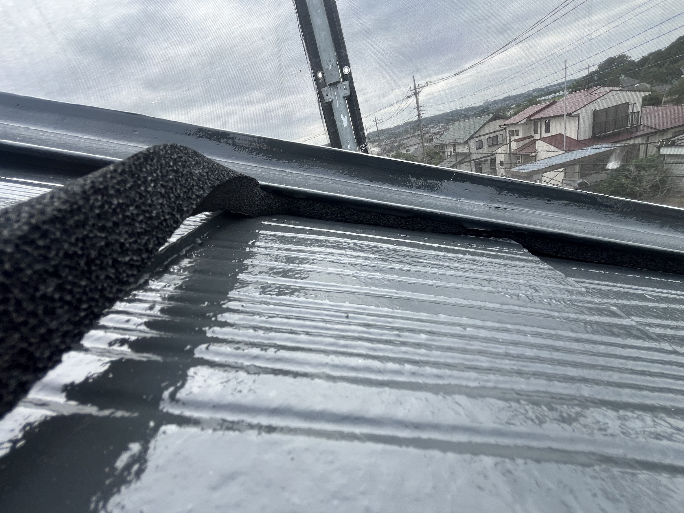 【厚木市｜アパート屋根の雨仕舞い補強】特殊構造のケラバを“塗装＋補強板金＋ケミカルメンド”で対応！