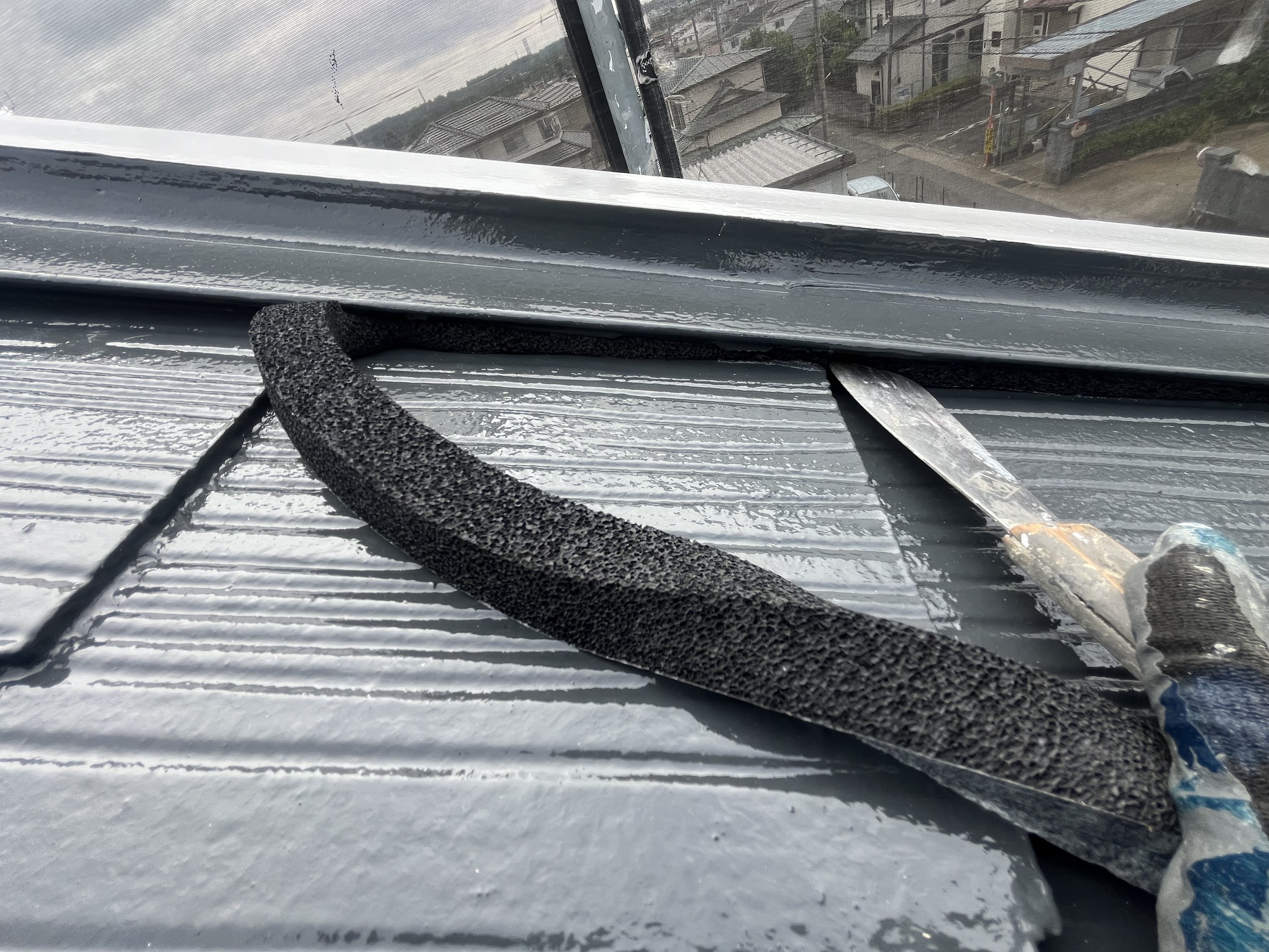 【厚木市｜アパート屋根の雨仕舞い補強】特殊構造のケラバを“塗装＋補強板金＋ケミカルメンド”で対応！