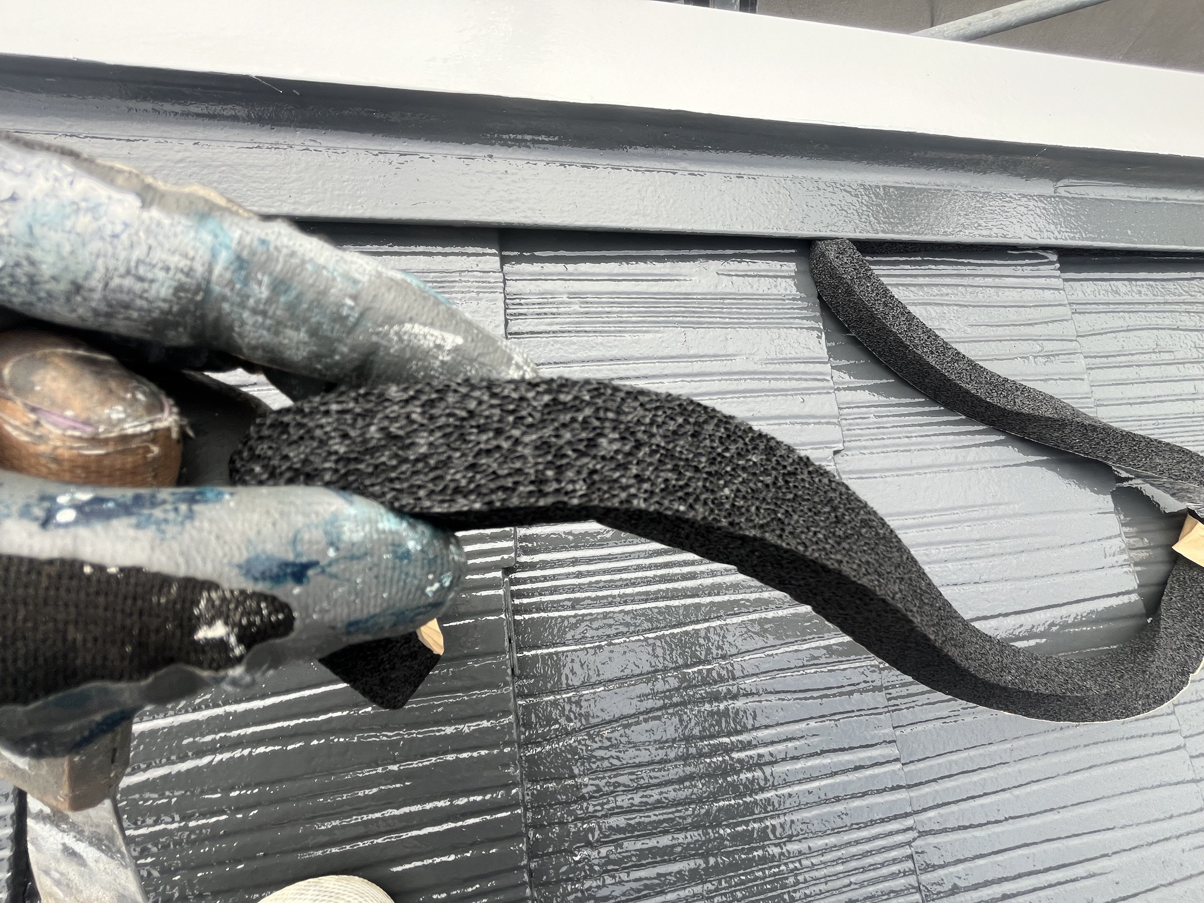 【厚木市｜アパート屋根の雨仕舞い補強】特殊構造のケラバを“塗装＋補強板金＋ケミカルメンド”で対応！