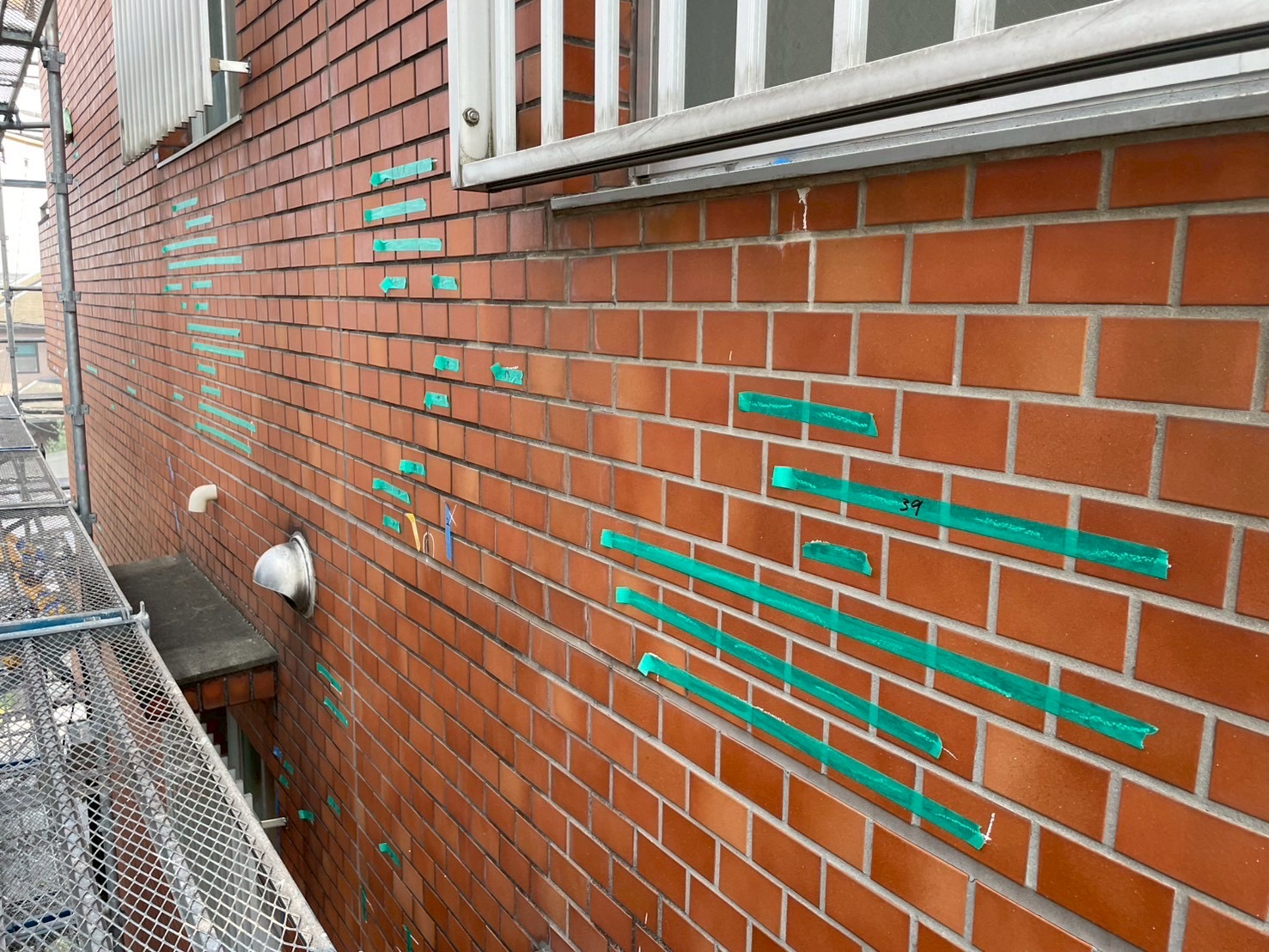 【青梅市新町｜RC造タイル外壁の打診調査】築30年超の大規模修繕工事スタート！