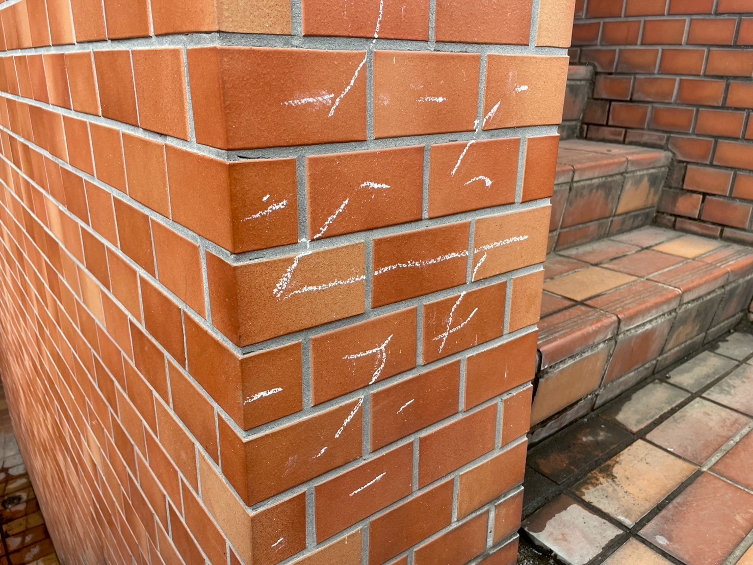 【青梅市新町｜RC造タイル外壁の打診調査】築30年超の大規模修繕工事スタート！