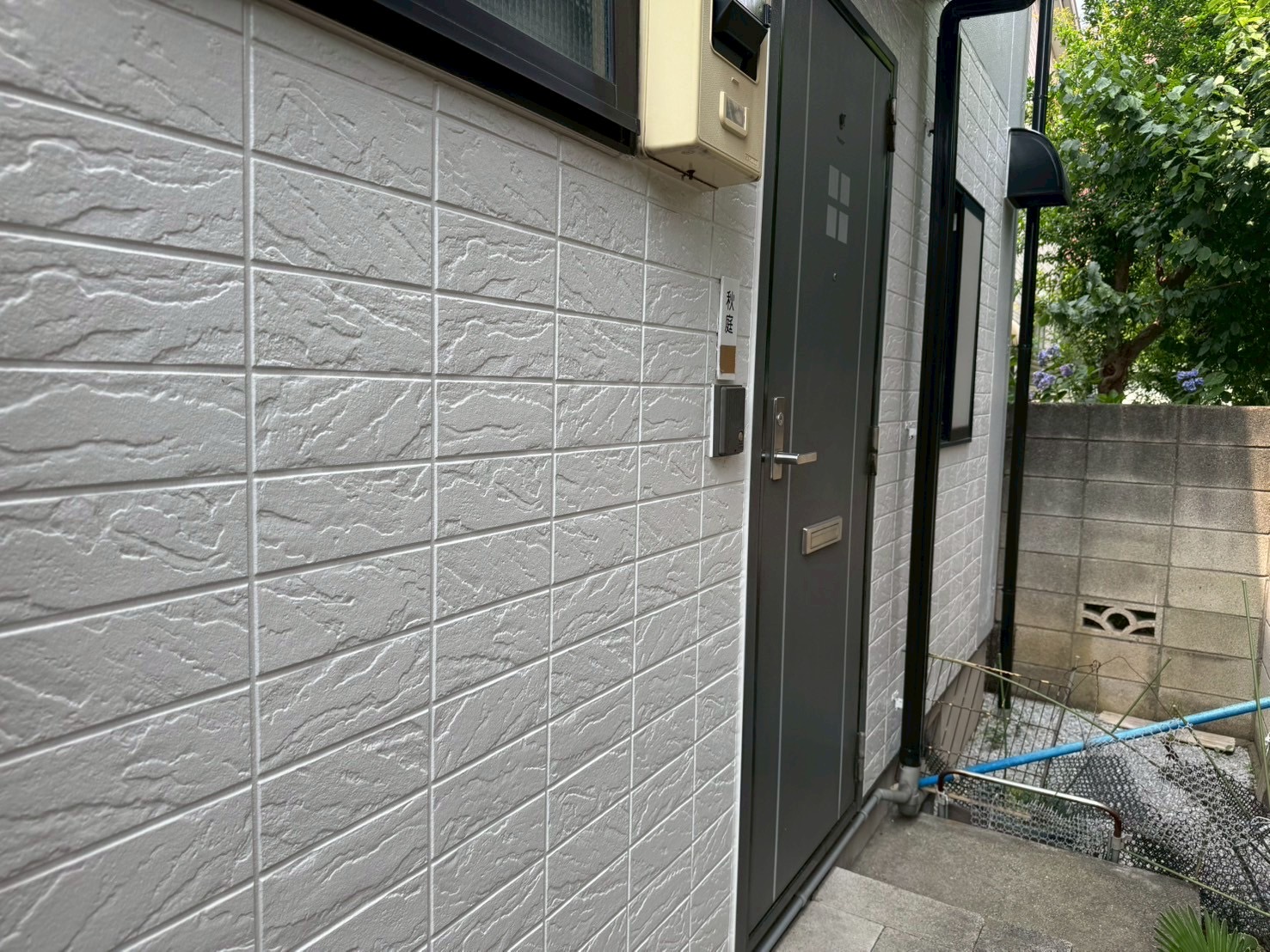 【横浜市鶴見区｜スーパーセランフレックス＆快適サーモF】屋根・外壁塗装の1年点検で確認できた“塗膜の安定性”とは？