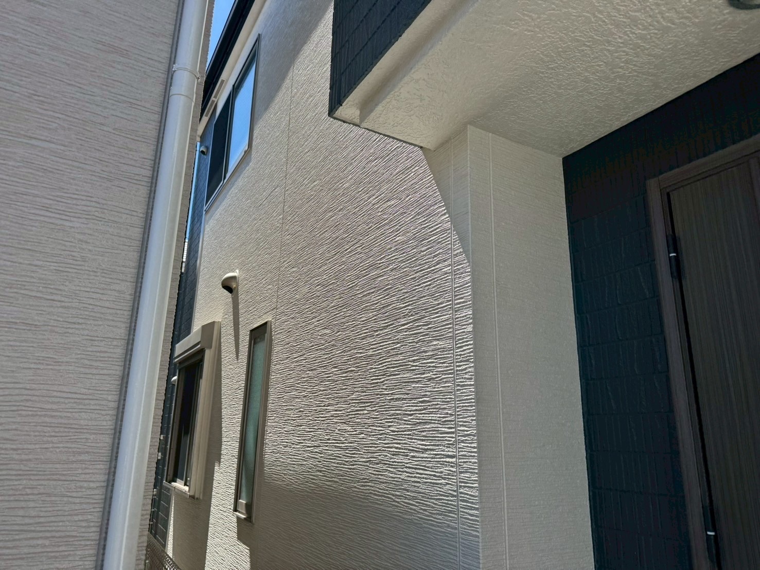 【瀬谷区｜屋根外壁塗装から1年後の点検】三分艶の美しさが続く、職人品質の外装仕上げ