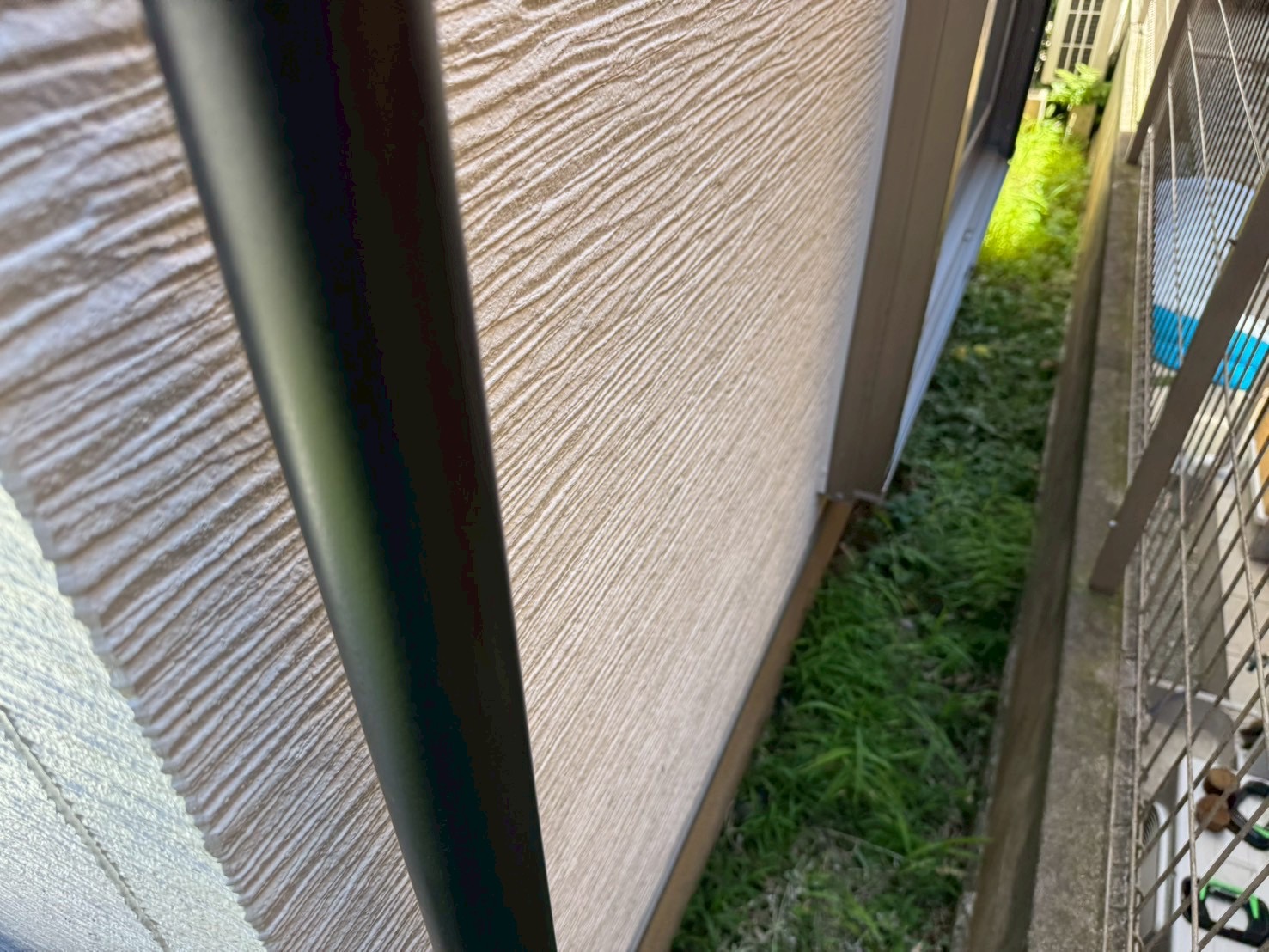 【瀬谷区｜屋根外壁塗装から1年後の点検】三分艶の美しさが続く、職人品質の外装仕上げ