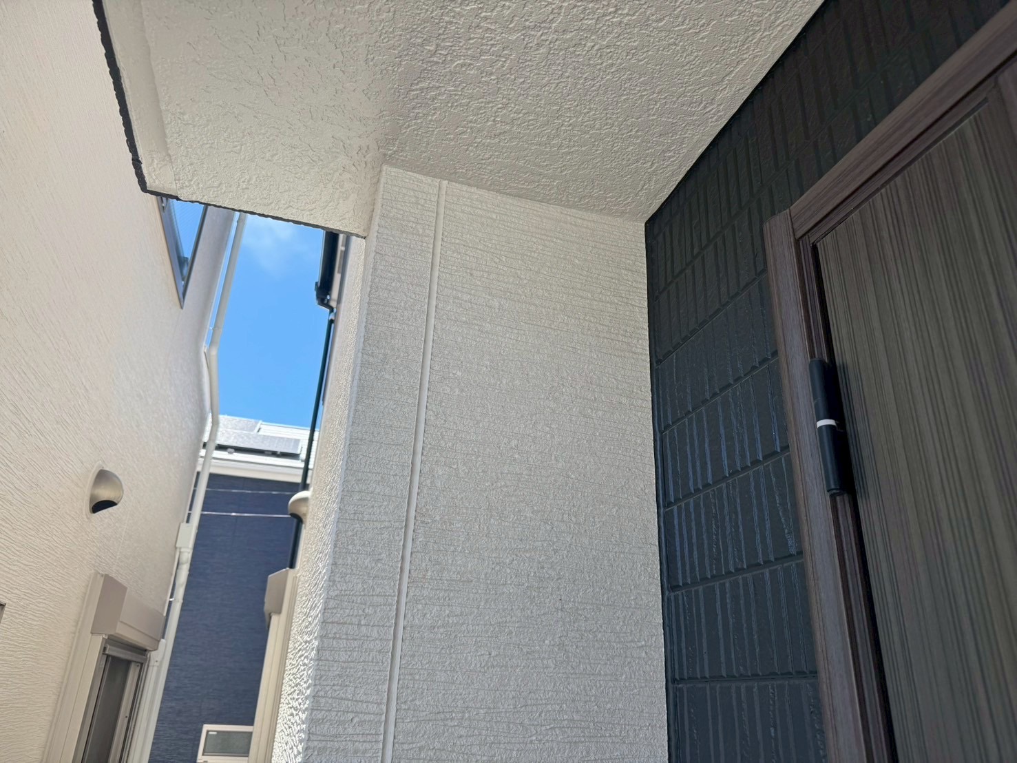 【瀬谷区｜屋根外壁塗装から1年後の点検】三分艶の美しさが続く、職人品質の外装仕上げ