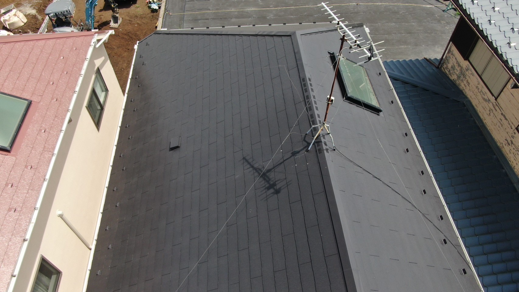 【横浜市旭区｜一年点検】ダイナミックトップ（KP-110／KP-356）×屋根 快適サーモSi ニューサーモブラック｜艶保持・遮熱性・雨漏り予防を職人目線で徹底確認