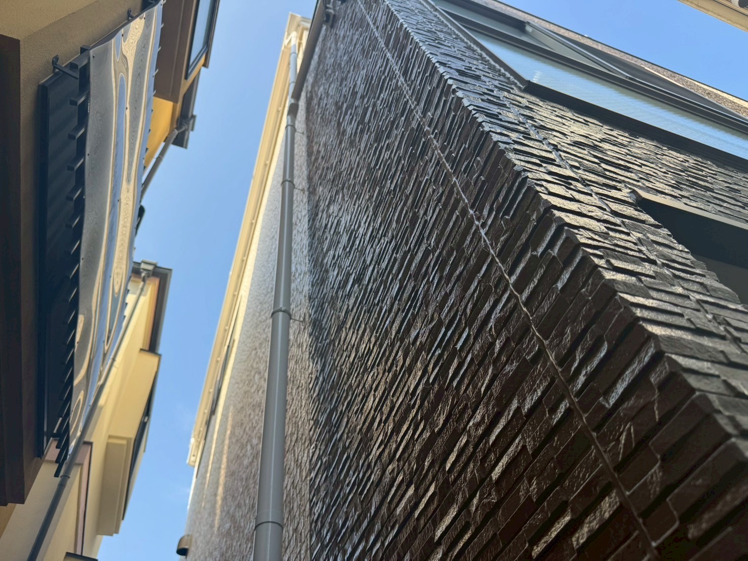 横浜市旭区｜付帯部はセミフロンマイルドN-90白・鉄部はステンカラー仕上げ｜外壁塗装点検レポート