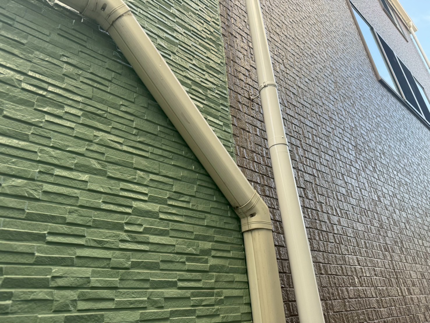 川崎市多摩区｜外壁ダイナミックトップ（KP-376茶系・KP-368緑系）・屋根ダイナミックルーフ（コーヒーブラウン）点検レポート