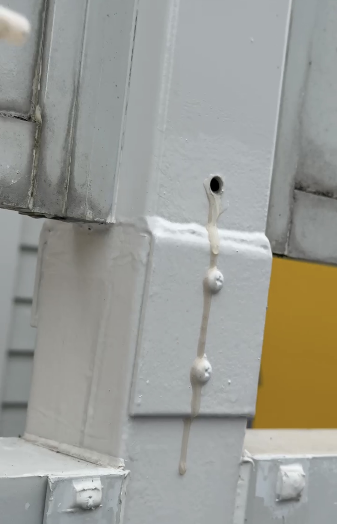 【横浜市旭区｜鉄骨グラウト注入工事】外壁塗装とあわせた耐久補強｜エポキシ注入