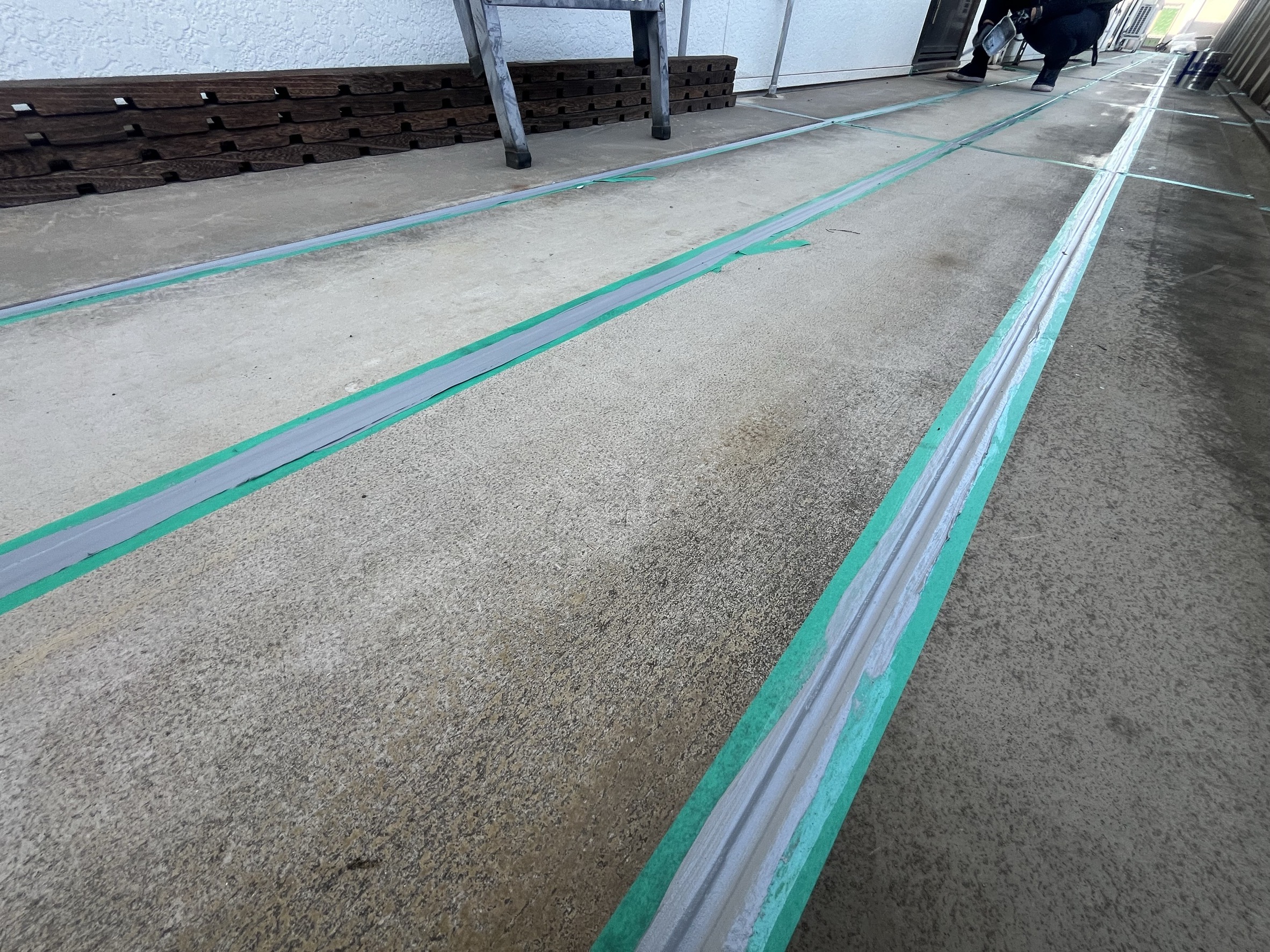 【横浜市旭区｜アパート床シーリング交換工事】耐久性を高める土間目地専用シーリング材・サンスター技研・PU979使用｜