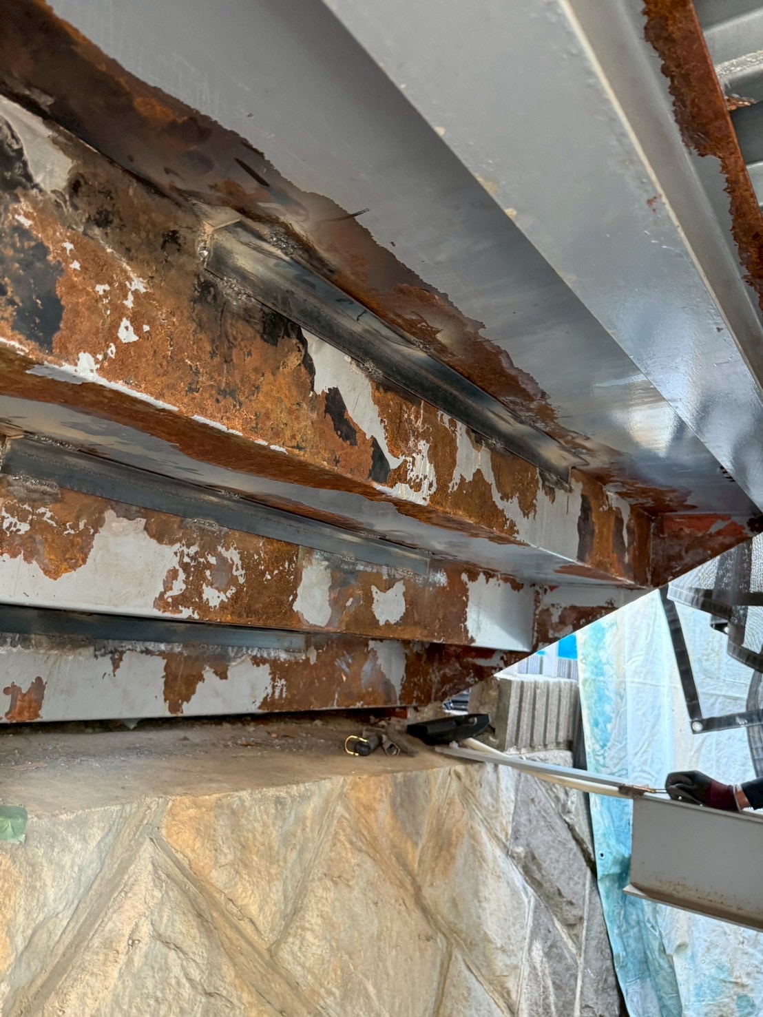 【横浜市西区｜鉄骨補修工事】ケレンと溶接補強で下地を強化する工程レポート