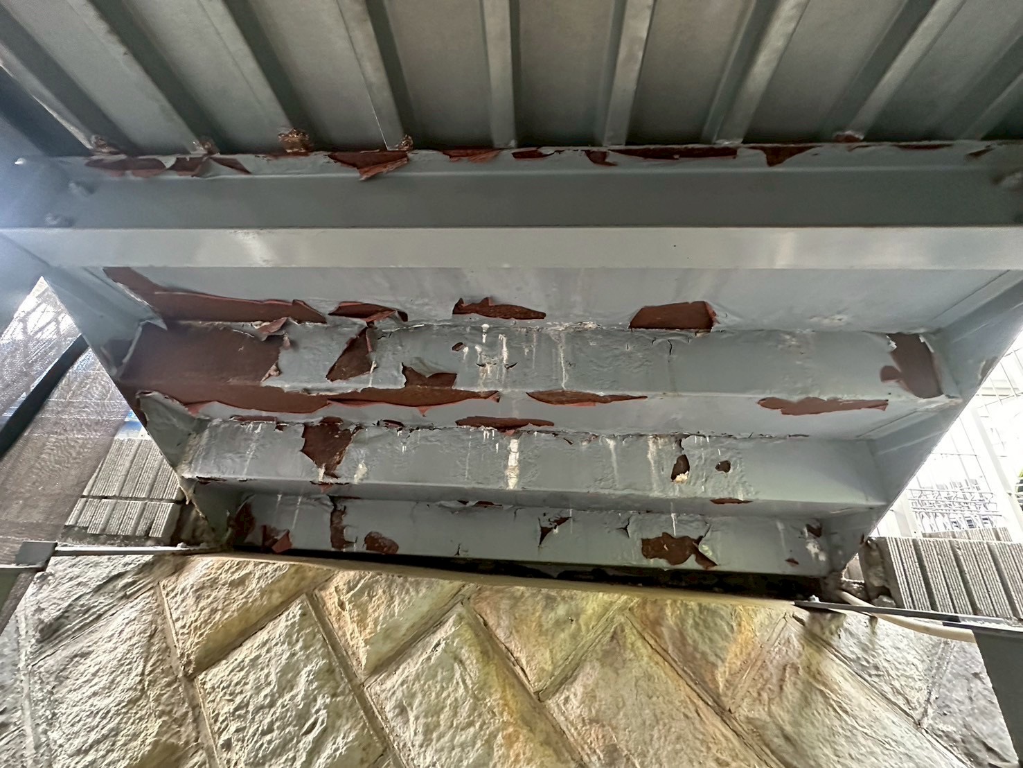 【横浜市西区｜鉄骨補修工事】ケレンと溶接補強で下地を強化する工程レポート