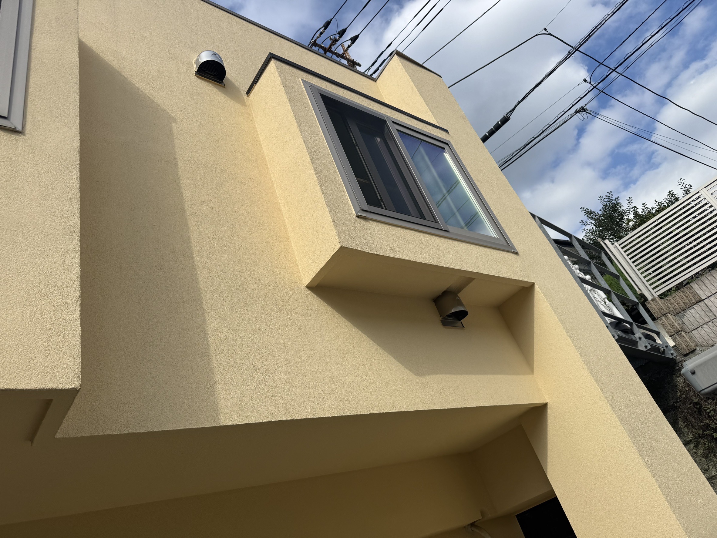 【川崎市多摩区｜外壁塗装から1年点検】パーフェクトトゥルーマットの艶感・密着・耐久性を徹底チェック！