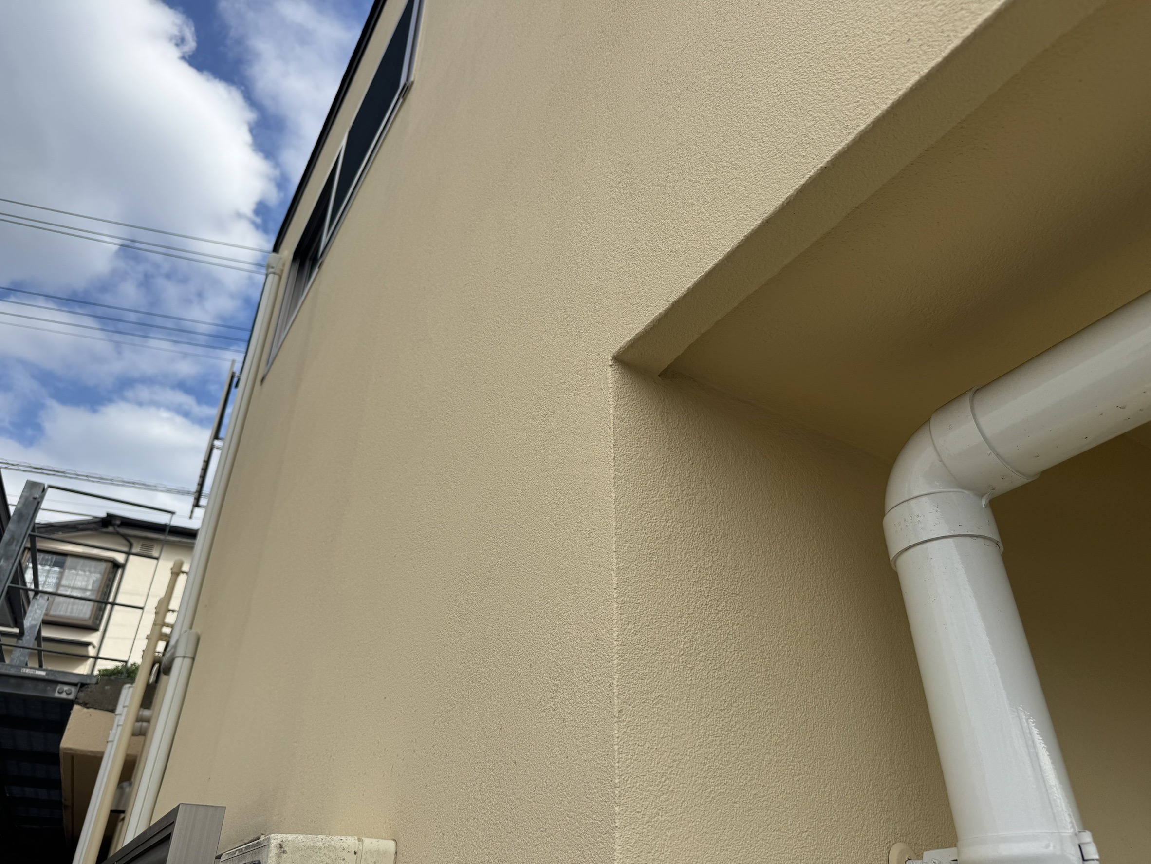 【川崎市多摩区｜外壁塗装から1年点検】パーフェクトトゥルーマットの艶感・密着・耐久性を徹底チェック！