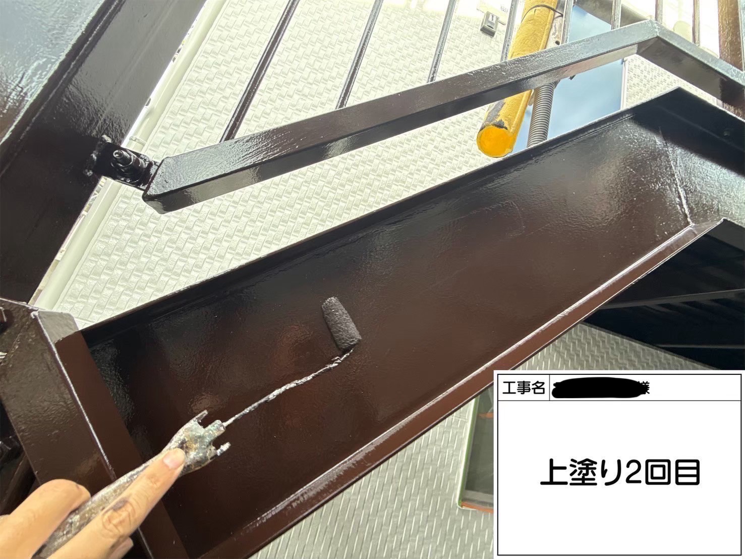 横浜市西区の集合住宅で鉄骨階段を再塗装｜セミフロンマイルド15-20B仕上げで耐久性と美観を両立！