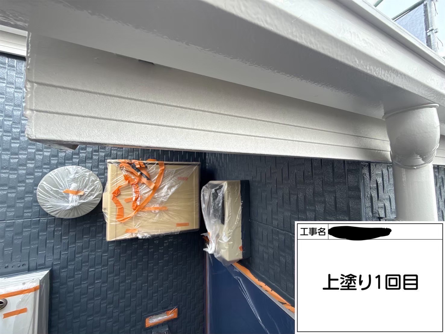 横浜市西区の集合住宅で破風・鼻隠し塗装｜セミフロンマイルドN-90仕上げで白く美しい高耐久塗装！