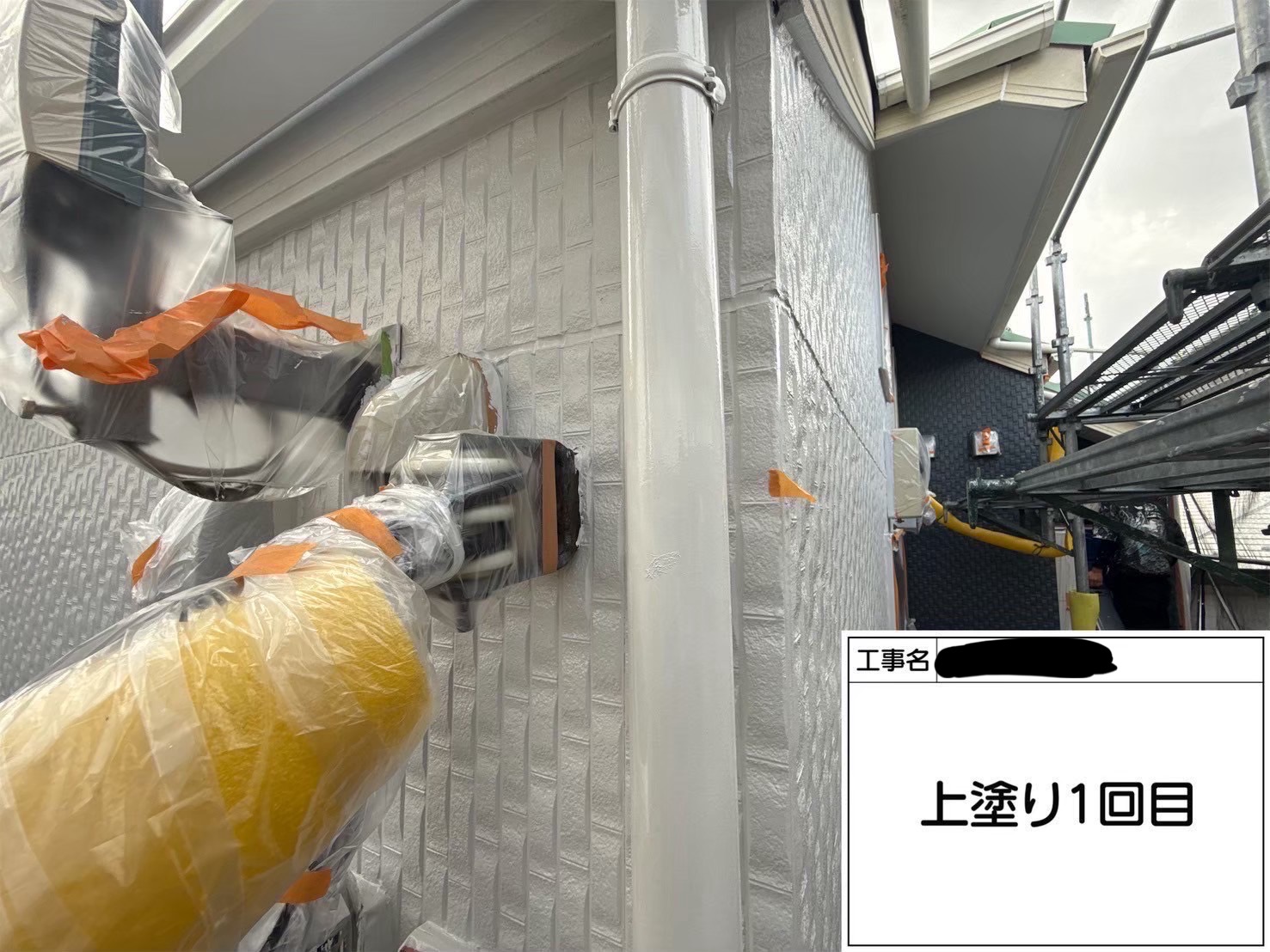 横浜市西区の集合住宅で雨樋塗装🎨｜セミフロンマイルドN-90で艶やかに！職人が語る“仕上がりのこだわり”