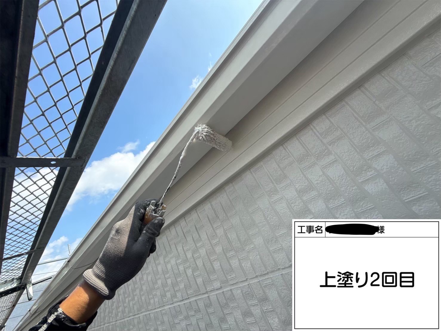 横浜市西区の集合住宅で雨樋塗装🎨｜セミフロンマイルドN-90で艶やかに！職人が語る“仕上がりのこだわり”