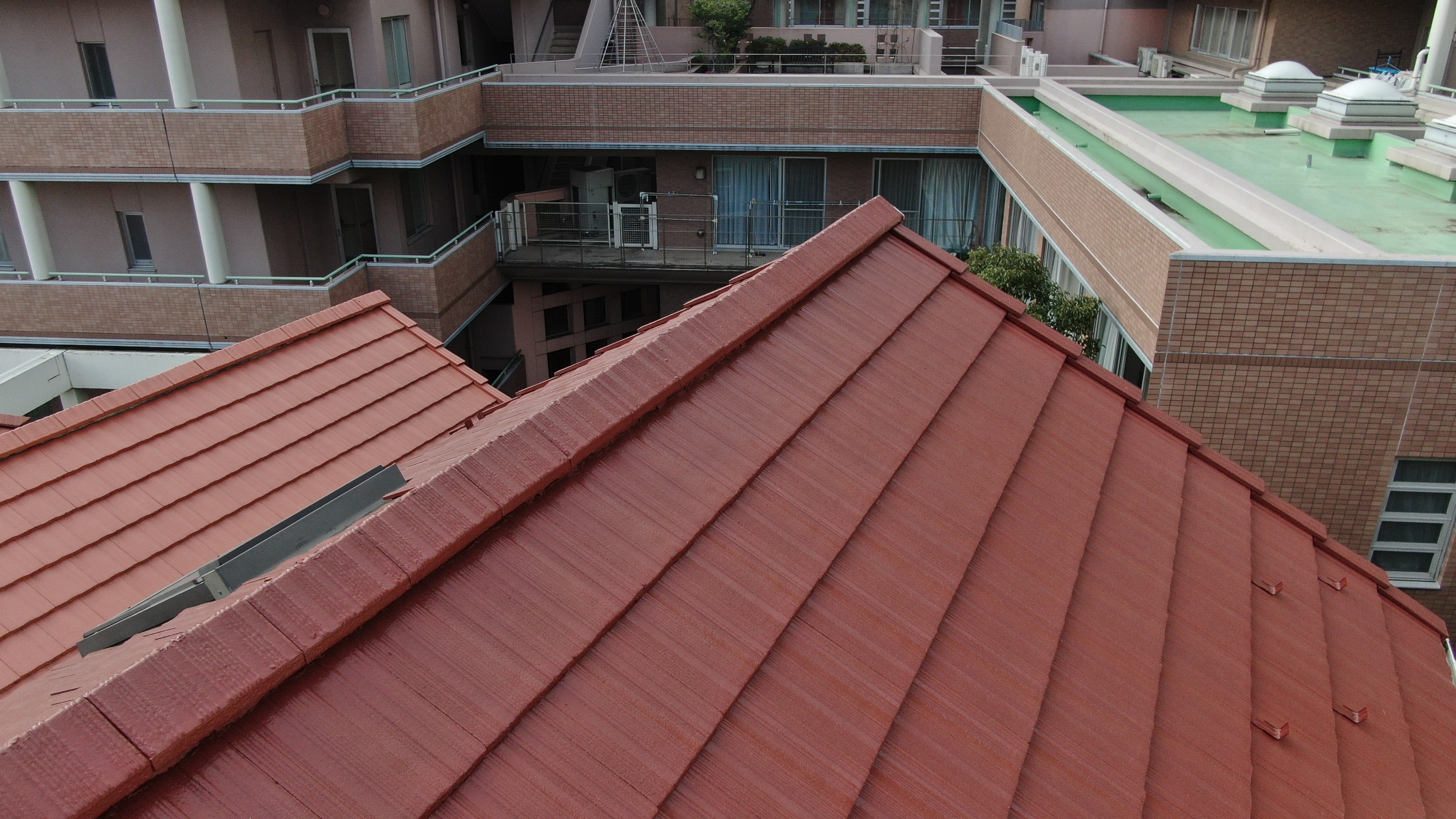 【横浜市磯子区】外壁プレミアム無機×屋根マイティーシリコン｜一年点検でわかる“本当に長持ちする塗装”と冬の劣化チェックポイント