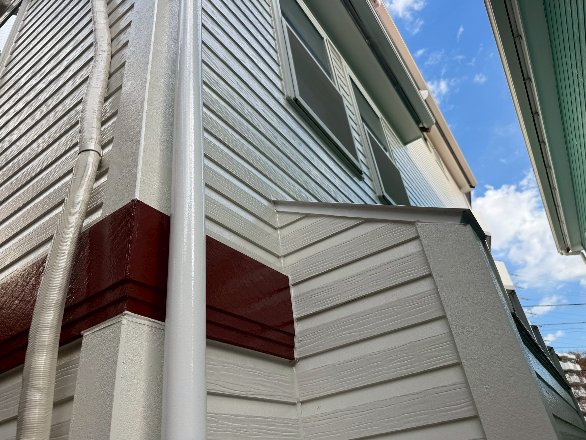 【横浜市磯子区】外壁プレミアム無機×屋根マイティーシリコン｜一年点検でわかる“本当に長持ちする塗装”と冬の劣化チェックポイント