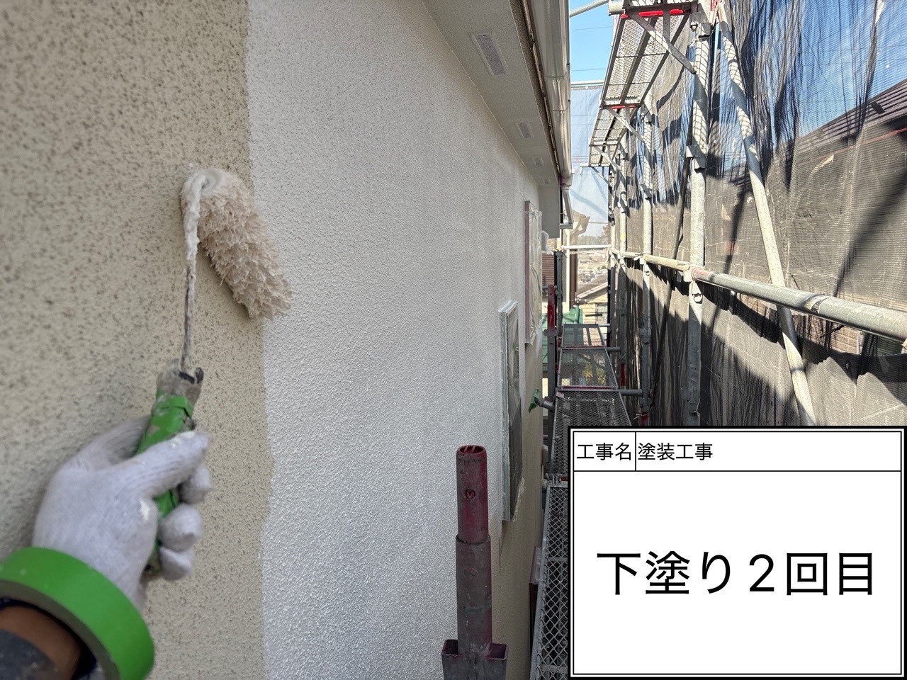 【横浜市磯子区｜外壁下塗り2回目】モルタル外壁は“フィラー工程”で仕上がりと耐久性が決まります🔨