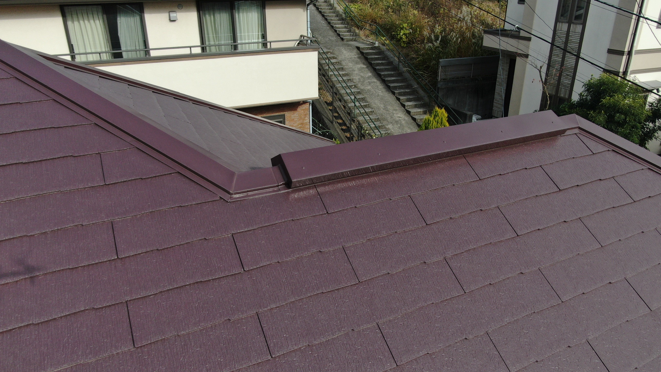 【川崎市麻生区｜一年点検】SPパワーサーモF〈ボルドーレッド〉×スーパーセランフレックス〈NTR-02／JPN-05／STL-06〉施工後の状態を職人が本音で解説🧑‍🏫