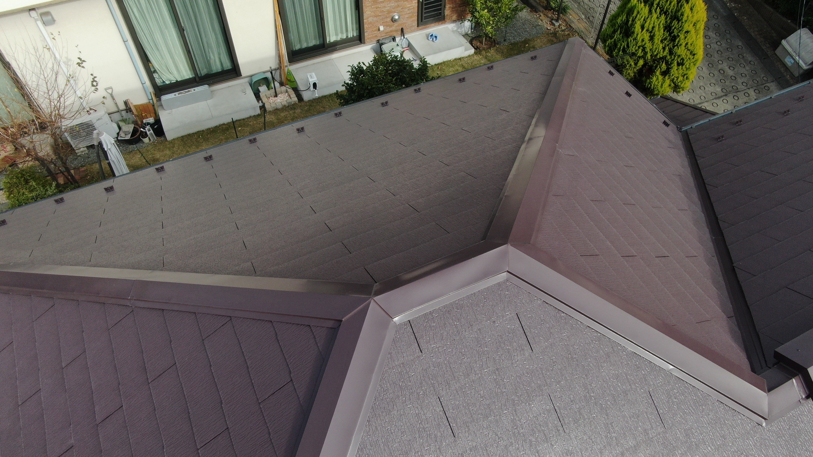 【川崎市麻生区｜一年点検】SPパワーサーモF〈ボルドーレッド〉×スーパーセランフレックス〈NTR-02／JPN-05／STL-06〉施工後の状態を職人が本音で解説🧑‍🏫