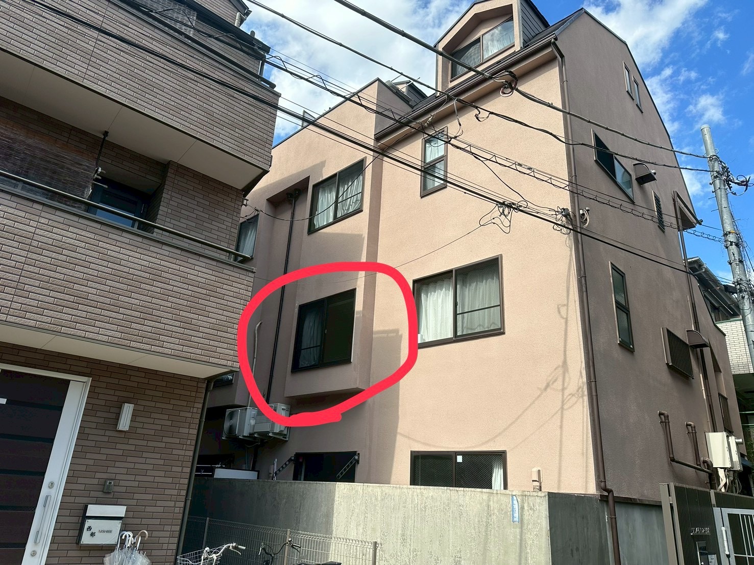 【東京都内｜雨漏れ調査事例】ヘアクラックが原因？シーリングで止まらない雨漏れを防水塗装で解決した判断記録☔️