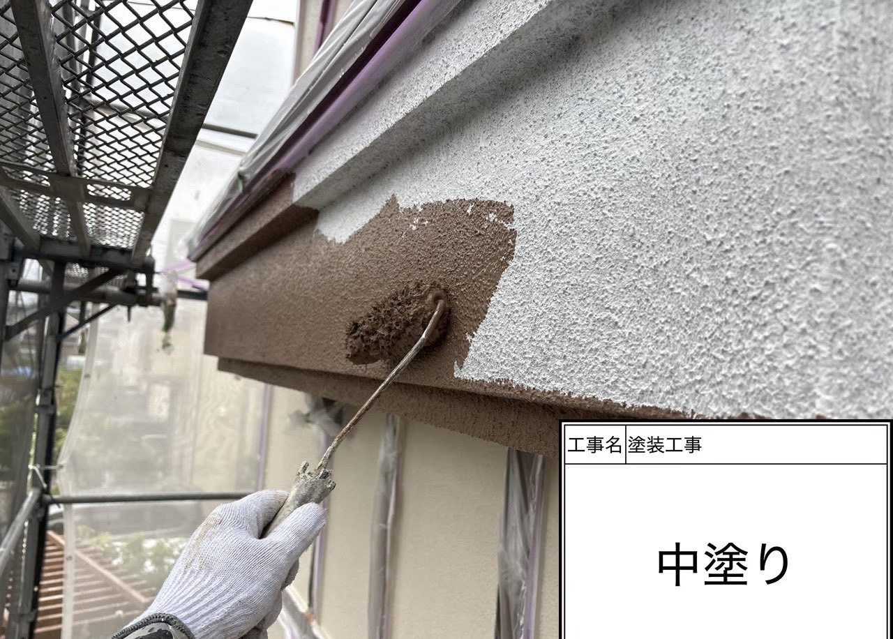 横浜市緑区｜外壁の中塗り（上塗り1回目）は“仕上げの精度”で塗る｜ダイナミックトップ艶消しKP-127🐳