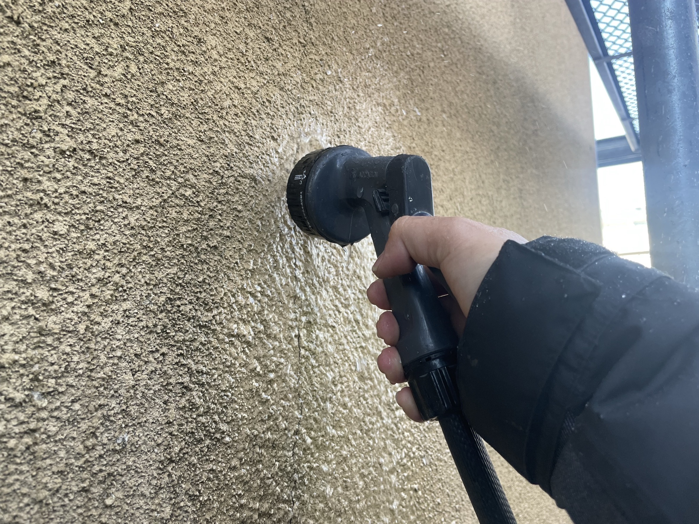 横浜市旭区｜その外壁クラック、本当に原因ですか？冊子の構造不良だった雨漏り事例🪟☔️