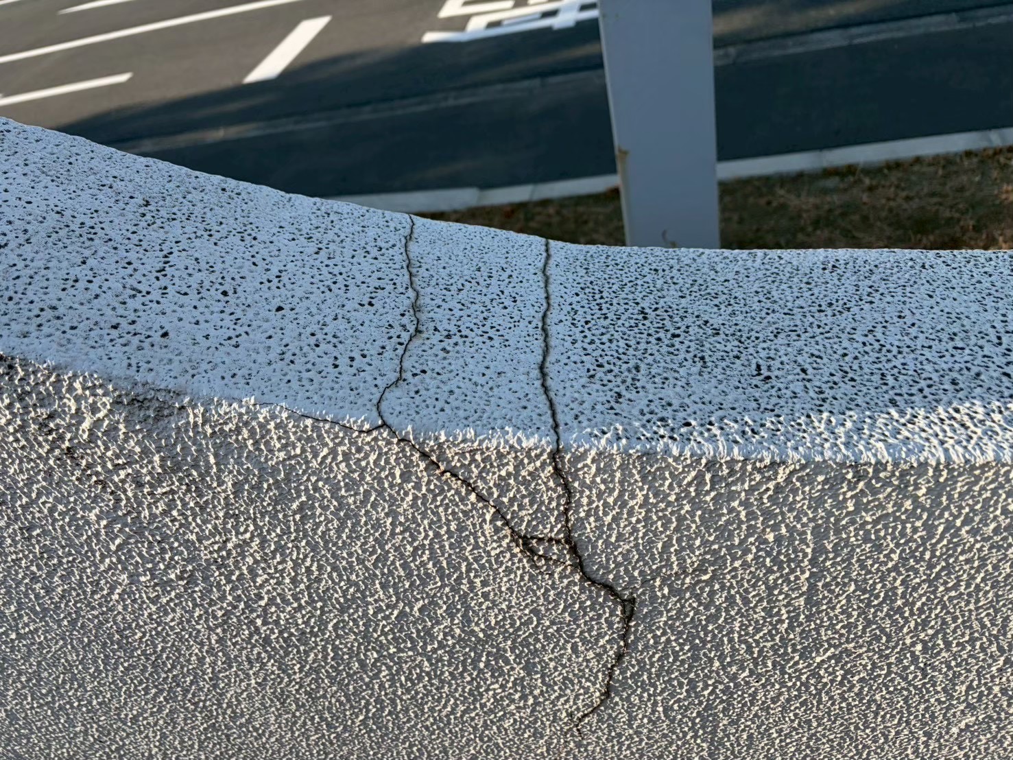 【横浜市旭区】低汚染塗料で後悔する家があります。外壁塗装を契約する前に一度立ち止まってください🧼