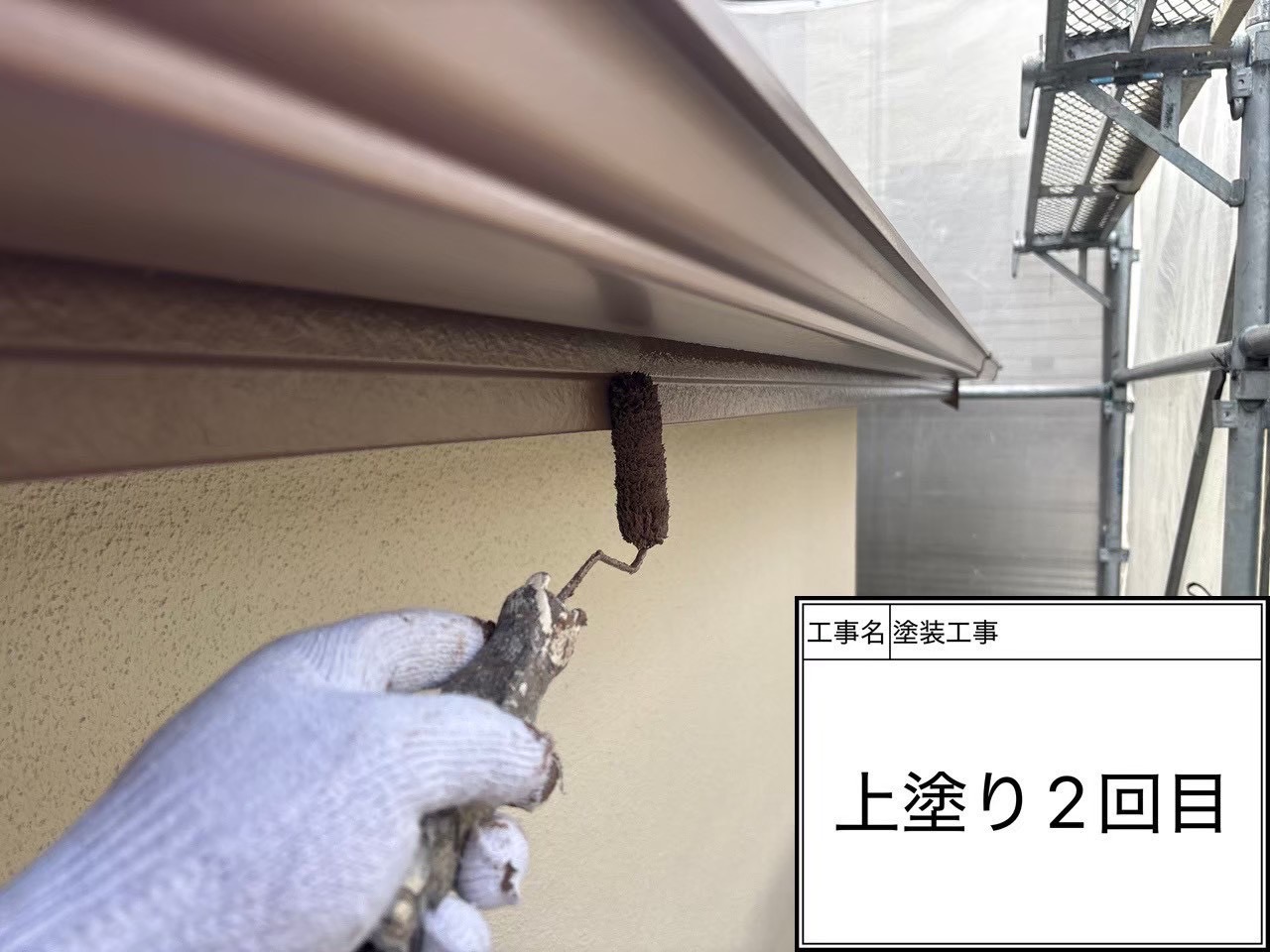 横浜市緑区｜外壁塗装「付帯はどこまで塗る？」破風だけ色あせる理由とフッ素3分艶の判断基準🐙