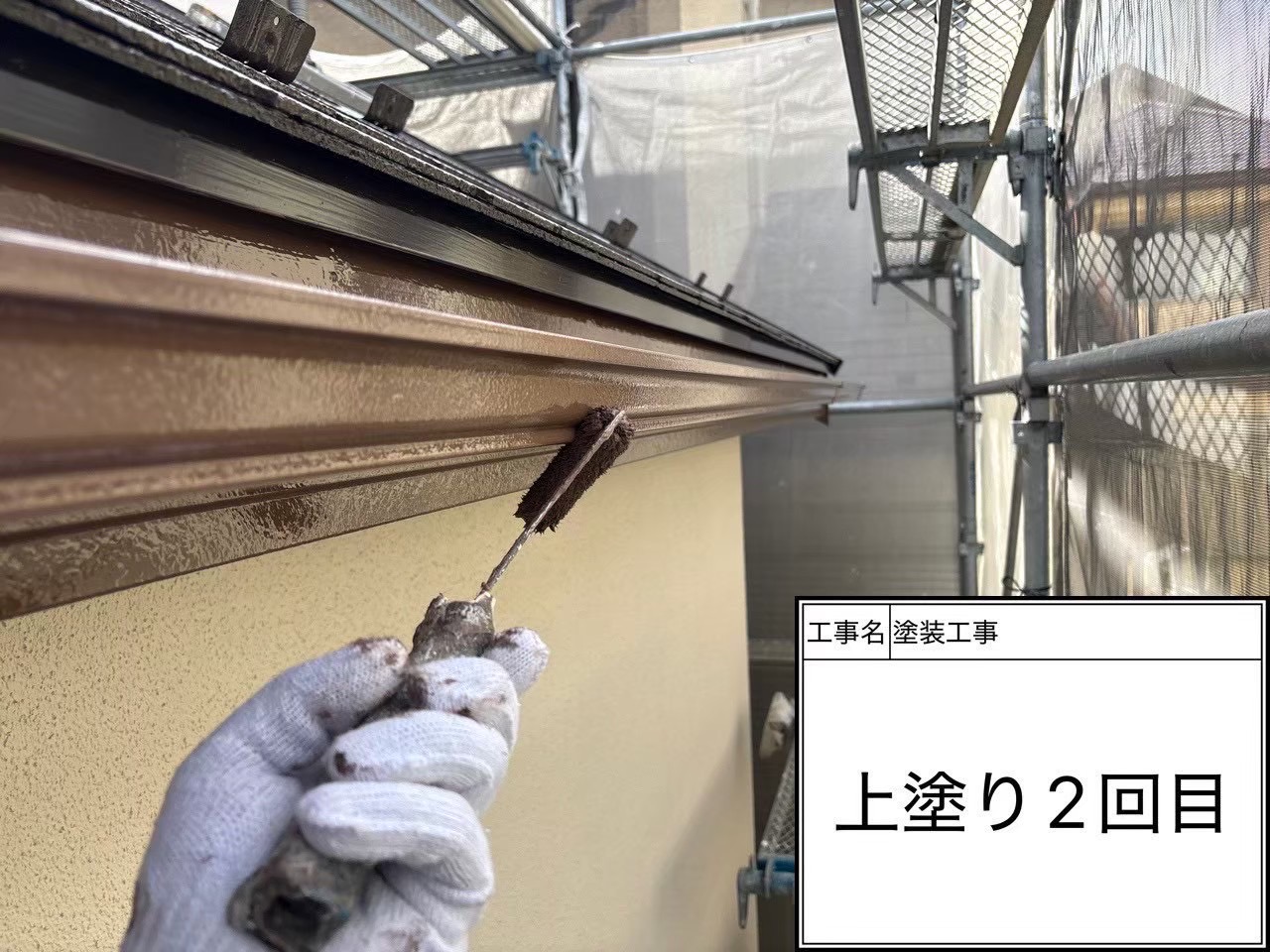 横浜市緑区｜外壁塗装「付帯はどこまで塗る？」破風だけ色あせる理由とフッ素3分艶の判断基準🐙