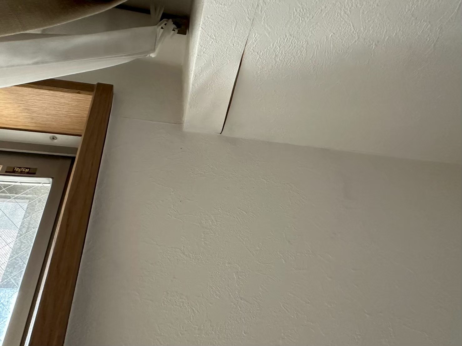 【横浜市旭区｜雨漏りは塗装では止まらない】RC造クラックからの浸水をUカットで再構築→ダイナミックトップ＋クリスタコートで仕上げた記録🏙️