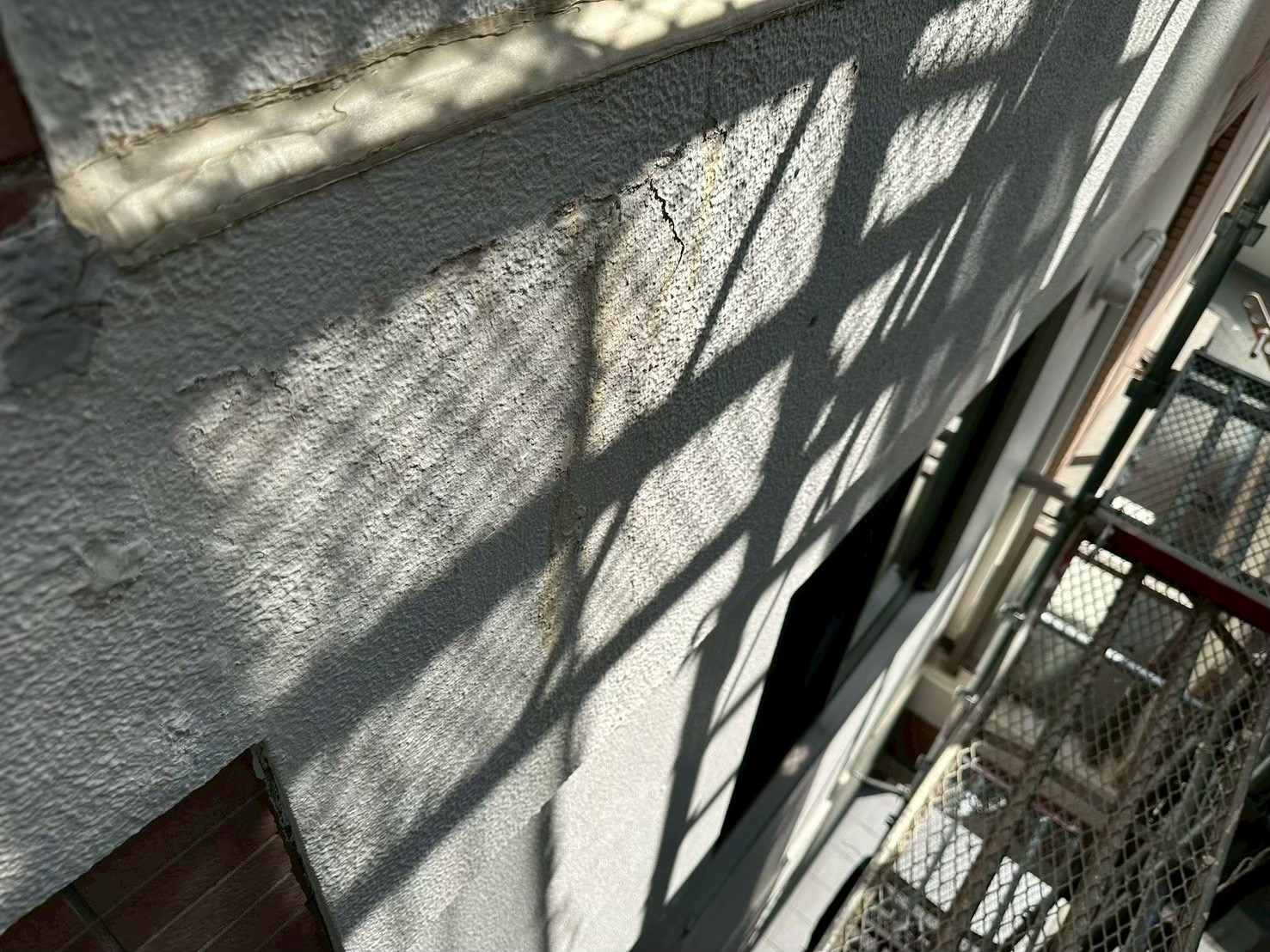 【横浜市旭区｜雨漏りは塗装では止まらない】RC造クラックからの浸水をUカットで再構築→ダイナミックトップ＋クリスタコートで仕上げた記録🏙️