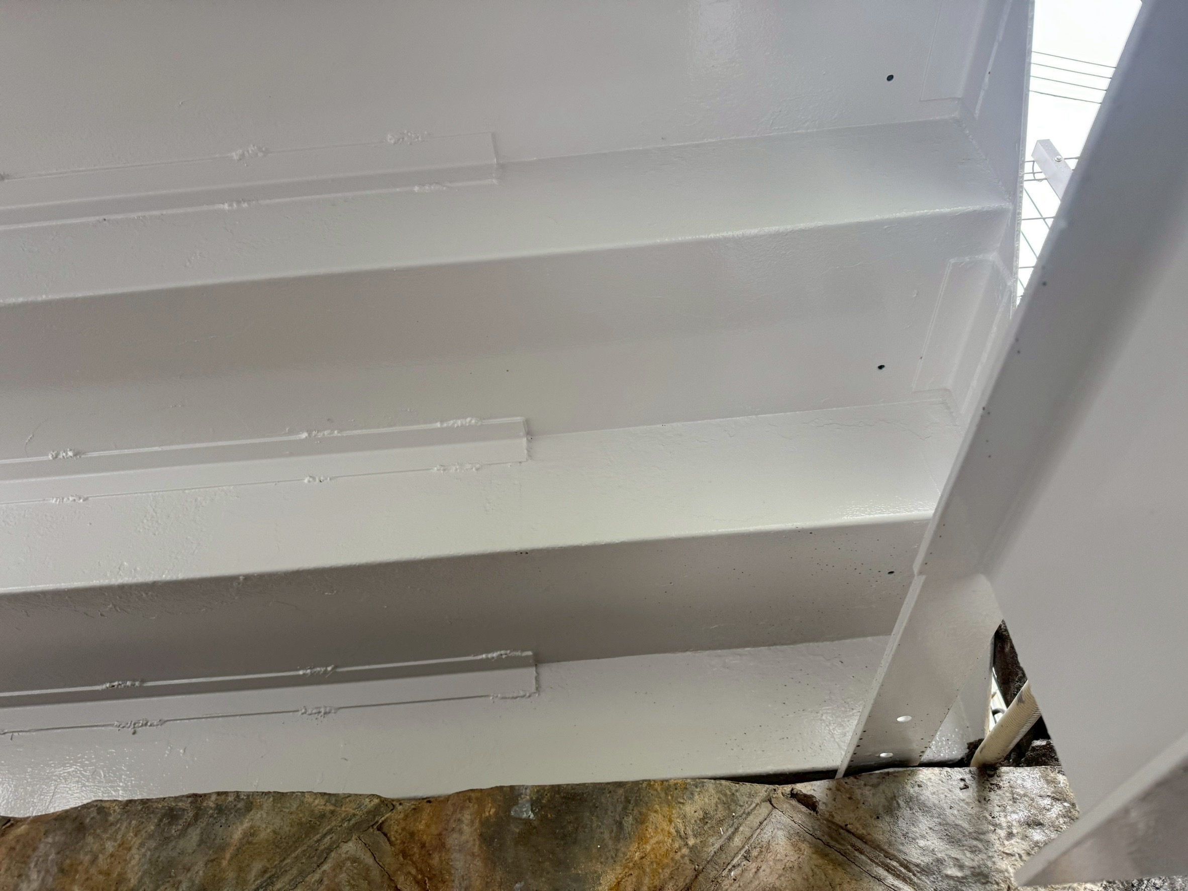 横浜市西区の鉄骨階段補修から3ヶ月後｜段裏溶接補強と塗装後の状態を点検しました🐻‍❄️