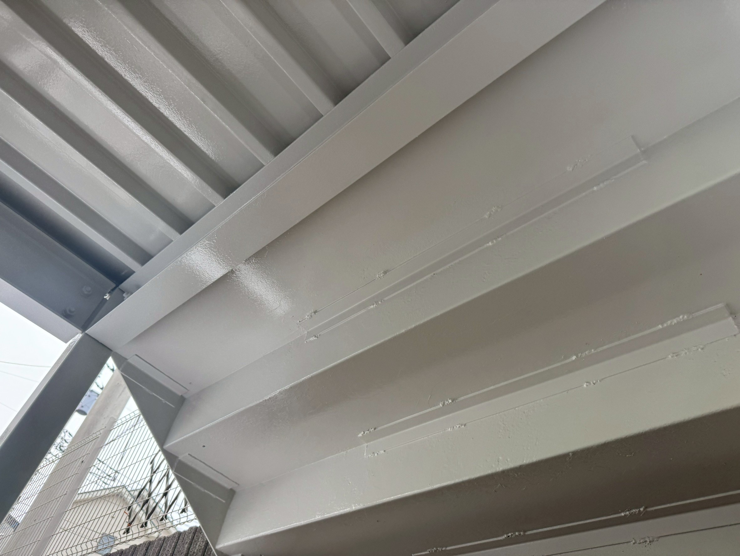 横浜市西区の鉄骨階段補修から3ヶ月後｜段裏溶接補強と塗装後の状態を点検しました🐻‍❄️