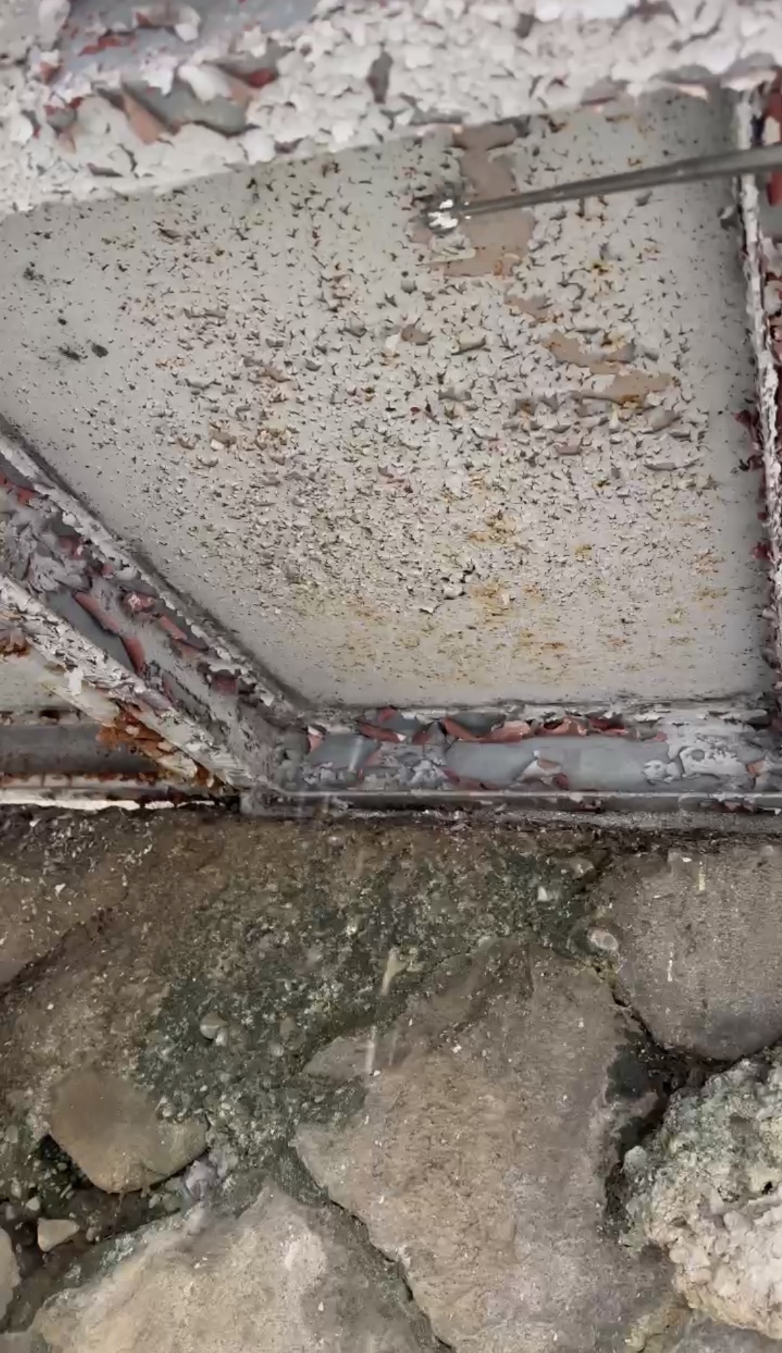 横浜市旭区の鉄部腐食調査｜塗る前に見ないと危ないサビの進行を現場で確認しました🐑