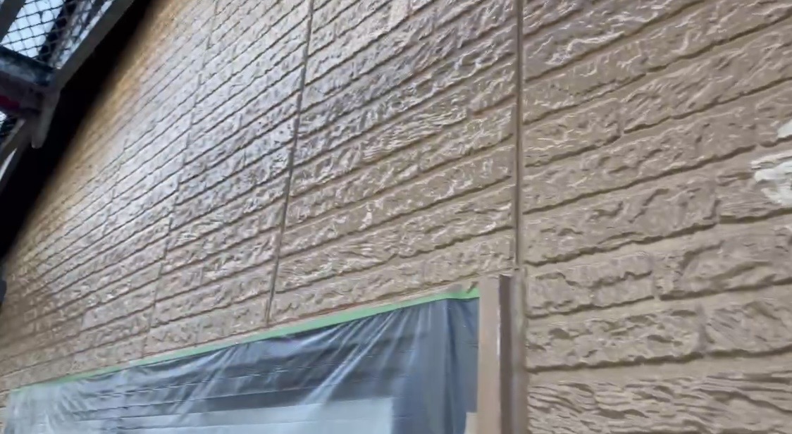 外壁の表情は、最後の守り方で決まる｜横浜市旭区でダブルトーン工法を行った現場🐼