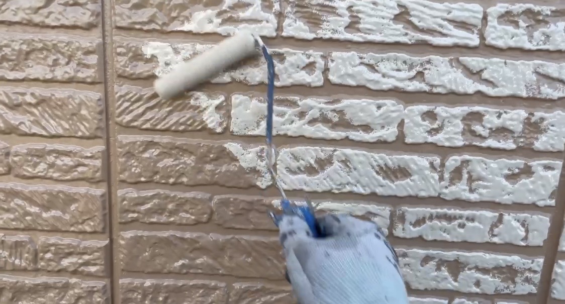 外壁の表情は、最後の守り方で決まる｜横浜市旭区でダブルトーン工法を行った現場🐼