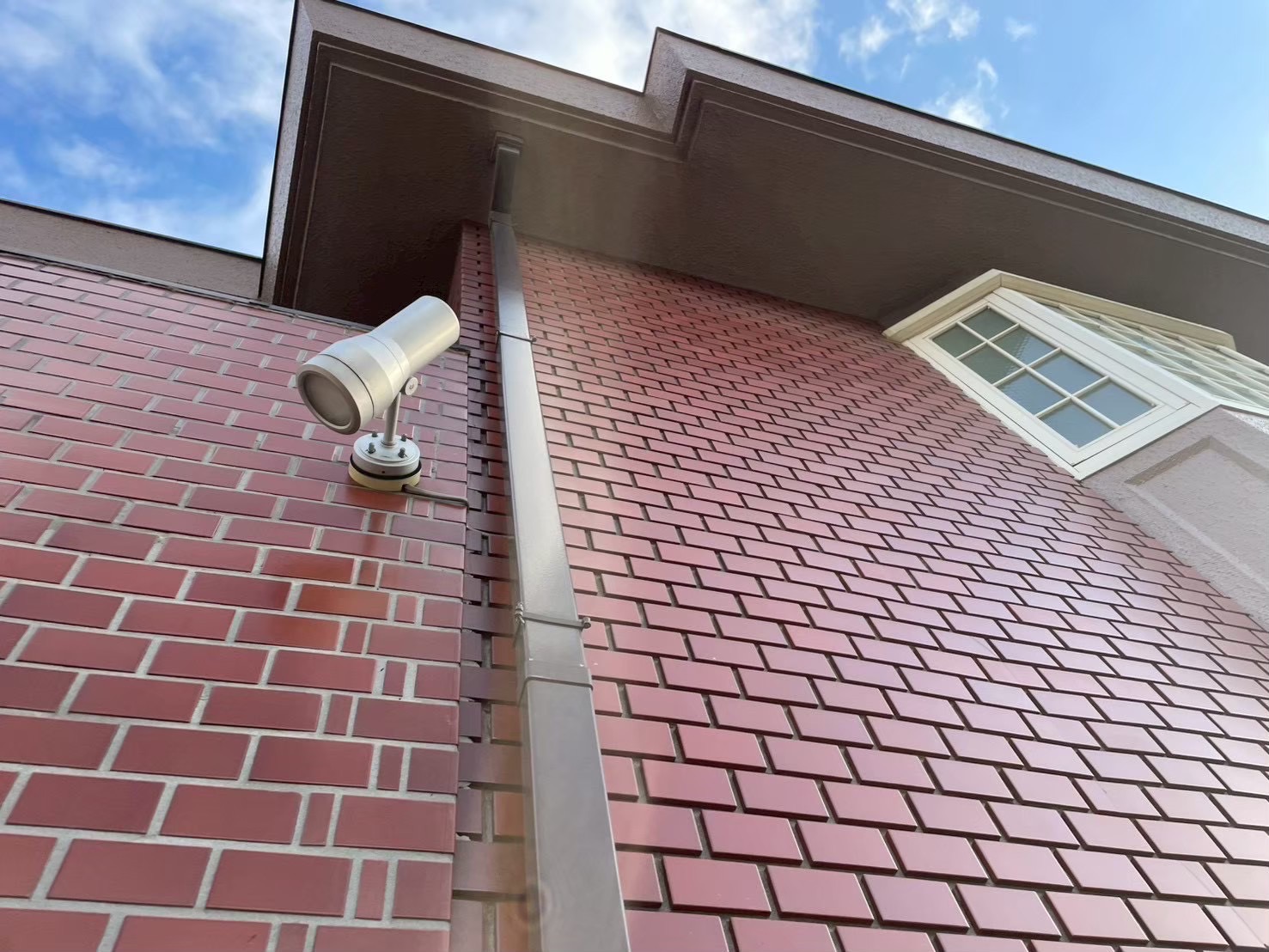 横浜市旭区でサイディング外壁の雨漏りにお困りの方へ。塗装の前に“目地と取り合い”を見た方がいい理由✍️