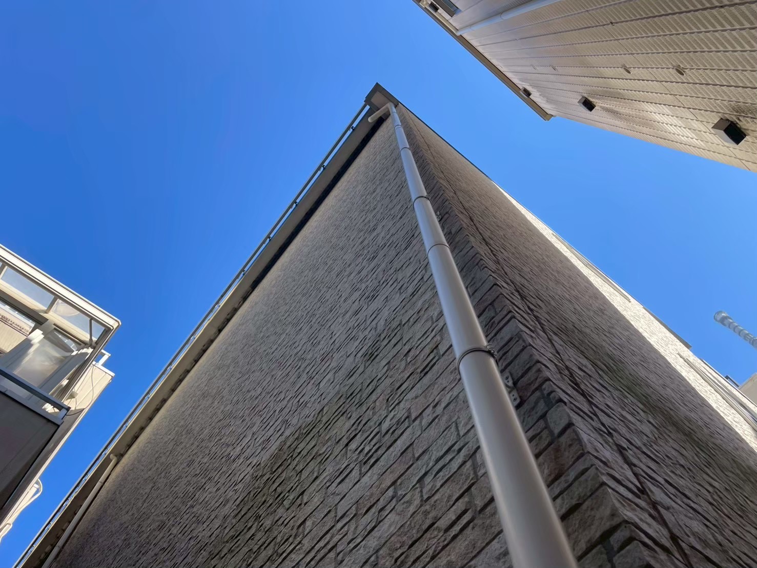 横浜市旭区｜雨漏りしてるのに塗装を勧められたら。私が先に止めた3つの判断🌻